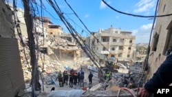 Разбор завалов в пригороде Бейрута после удара Израиля. 9 апреля 2026 года