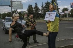 Знущання над Іриною Довгань у Донецьку