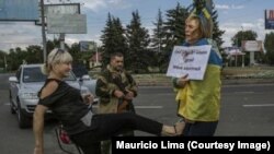 Знімки Ірини Довгань, над якою в Донецьку знущалися сепаратисти і їх прихильники, минулого року облетіли багато світових ЗМІ