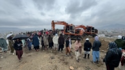 خاکسپاری قربانیان حمله به یک مرکز ترک اعتیاد در کابل 