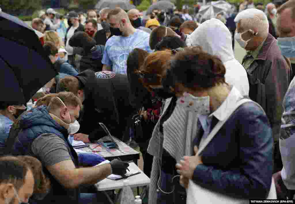 Belarusians stood in line for hours to leave their signatures for opposition candidates.