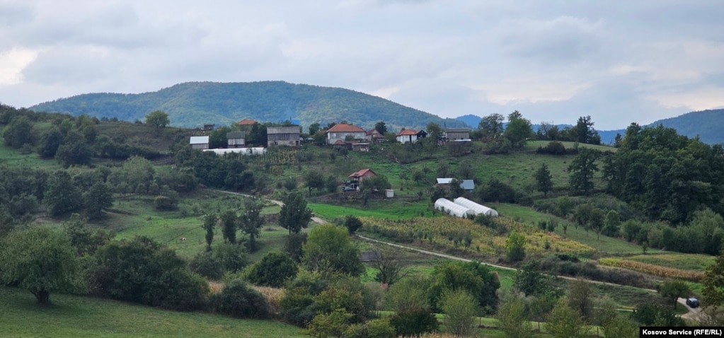 Komuniteti boshnjak që jeton në këto fshatra në veri të Kosovës, thonë se nuk i viziton askush nga zyrtarët, as nga Kosova e as nga Serbia apo Bosnja dhe Hercegovina.