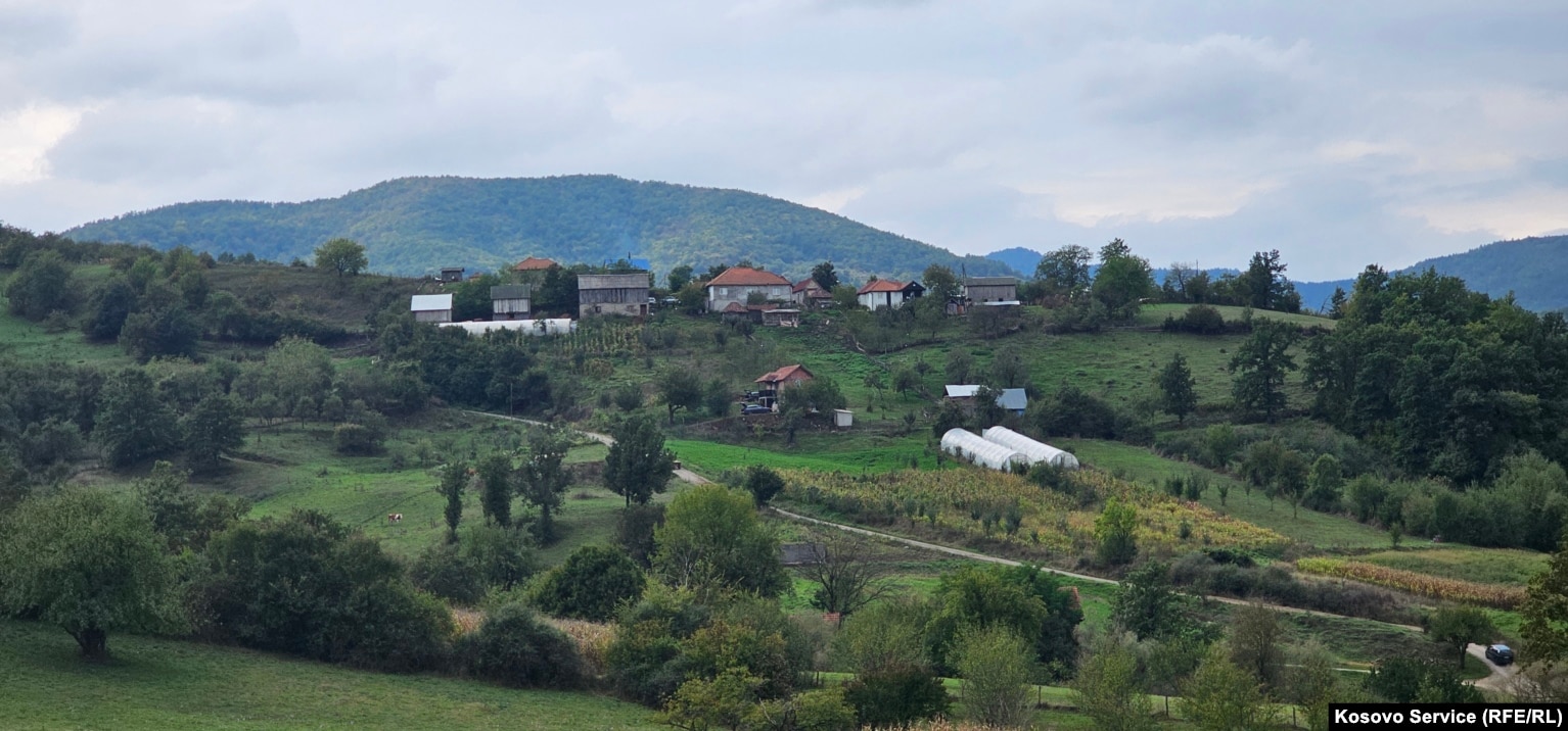 Komuniteti boshnjak që jeton në këto fshatra në veri të Kosovës, thonë se nuk i viziton askush nga zyrtarët, as nga Kosova e as nga Serbia apo Bosnja dhe Hercegovina.