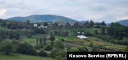 Komuniteti boshnjak që jeton në këto fshatra në veri të Kosovës, thonë se nuk i viziton askush nga zyrtarët, as nga Kosova e as nga Serbia apo Bosnja dhe Hercegovina.