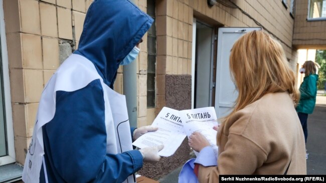 «В окремих випадках існує ажіотаж та заклики до насилля», – зазначив Клименко про опитування, ініційоване Володимиром Зеленським