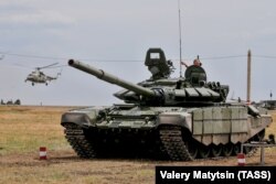 Танк Т-72Б3 на военных учениях в Ростовской области России, 2020 год
