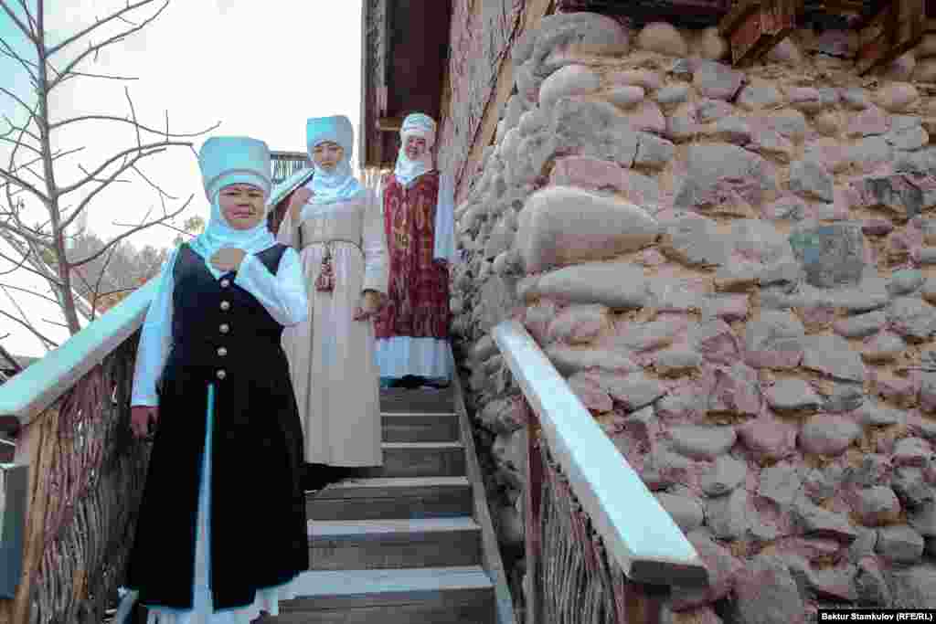 Айжан Акылбекованын &quot;Оймок Арт&quot; студиясы улуттук колоритке басым жасайт.