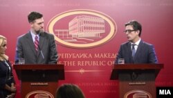 James McKee dhe Stevo Pendarovski