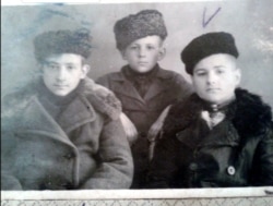 Григорій Маленко із друзями. Приблизно 1940 рік