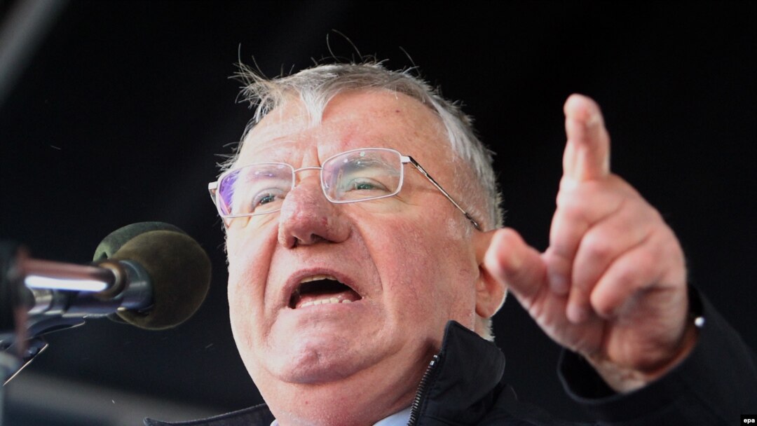 Serbian Radical Party leader Vojislav Seselj at a rally in Novi Sad on April 20.