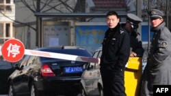 Policija kontrolise pristup bloku zgrada u kojem živi Liu Xiaobo, 8. decembar 2010.