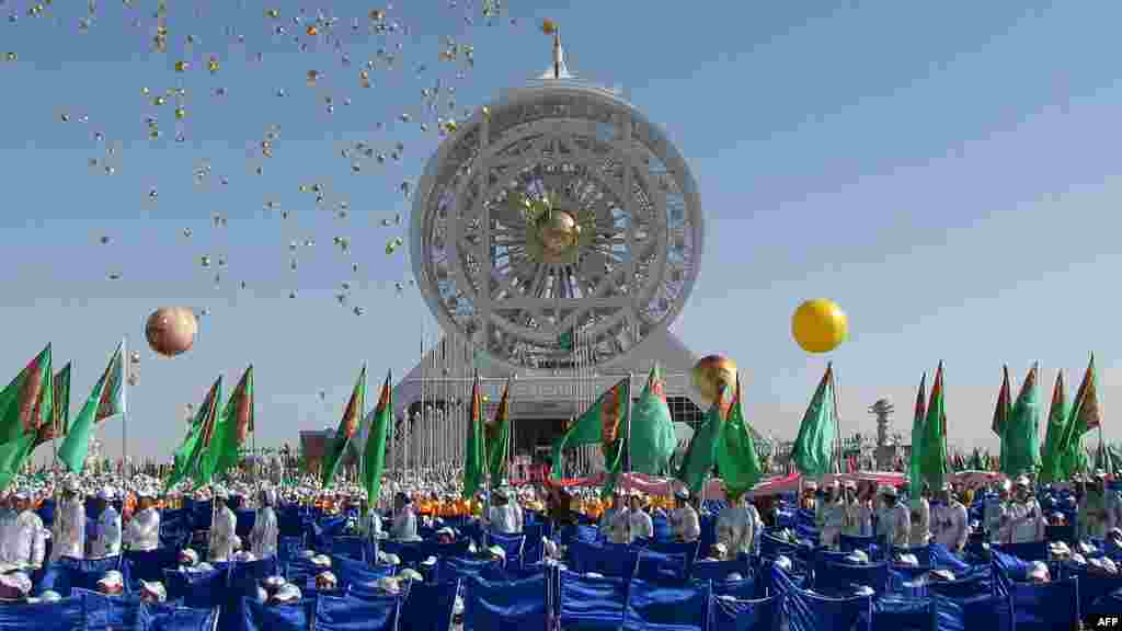 A world-record 47.6-meter Ferris wheel is unveiled in an enclosed space called Alem (The Universe) in Ashgabat. (AFP)