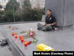Михал Шульц у памятника Коневу 18 сентября