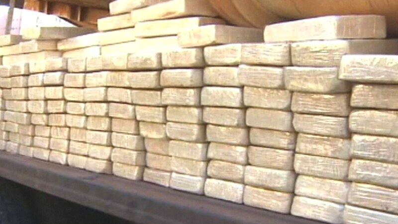 Rus deňizçileri 10 tonna golaý kokain bilen saklandy
