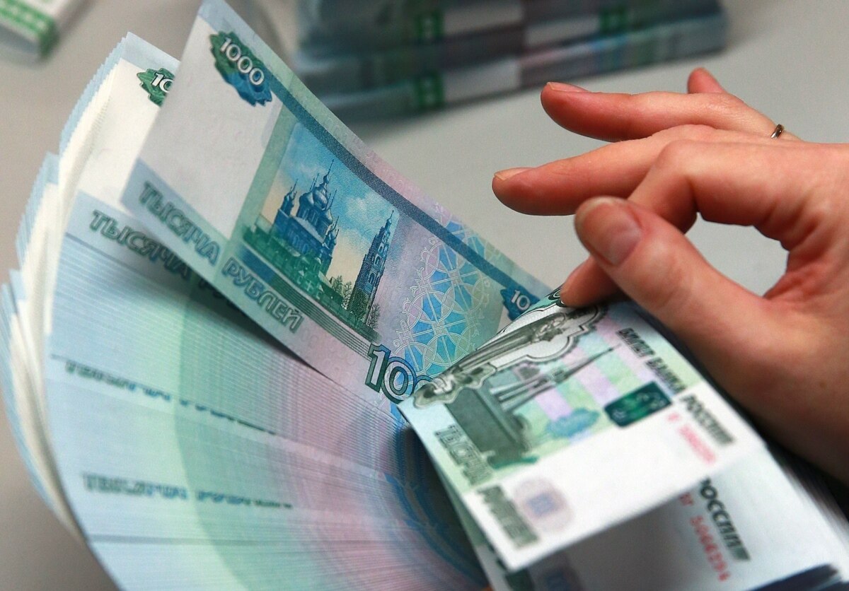 РФ може збільшити військові витрати на 4–5 трильйонів рублів – Bloomberg