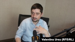 Valeriu Pașa în studioul Europei Libere la Chișinău