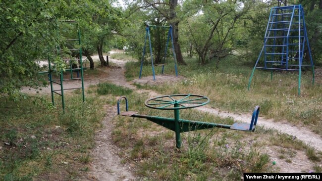 Эта детская площадка уже не используется