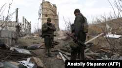 Украинские военные на линии соприкосновения в Авдеевке под Донецком (архив).