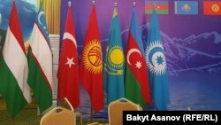 Туркий кенгашга аъзо давлатларнинг байроқлари.