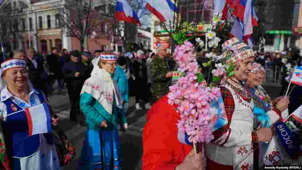 Колона на вулиці Карла Маркса