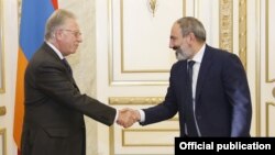Armenia -- Prime Minister Nikol Pashinian meets with Gianni Buquicchio, President of the Venice Commission, Yerevan, October 31, 2018.