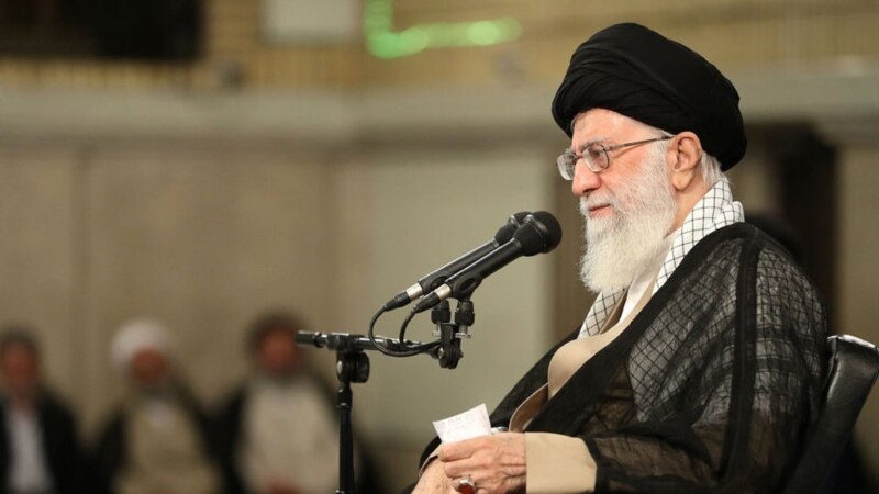 Khameneýi Eýranyň harby mümkinçiliklerini artdyrmaga çagyrdy
