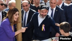 Armenia - Prime Minister Nikol Pashinian and acting Mayor Diana Gasparian (L) attend a local festival in Echmiadzin, 7 October 2018.