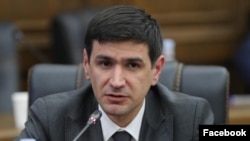 Armenia - Aragatsotn Governor Sergei Movsisian speaks in the Armenian parliament, Yerevan, November 6, 2023.