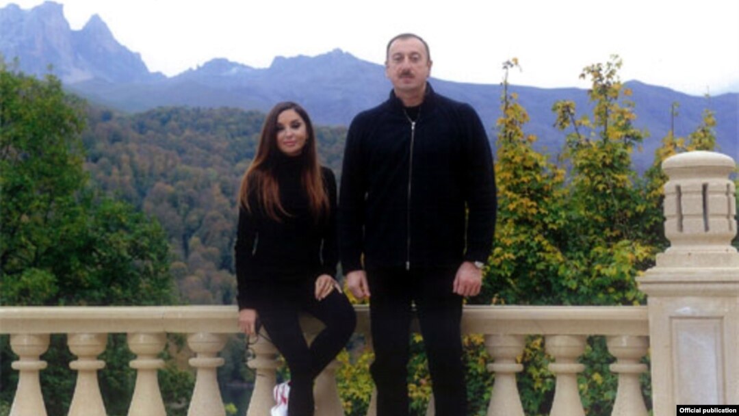 İlham Əliyev xanımı ilə