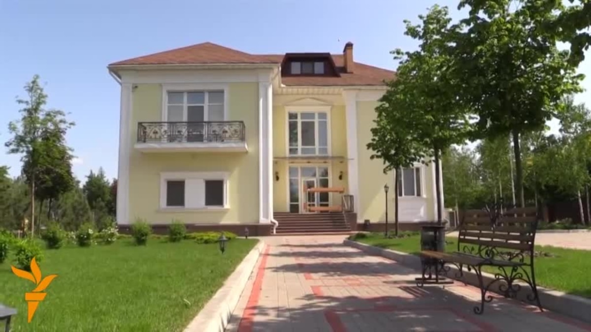 Ukraine's Displaced Families Settle At Former Presidential Residence