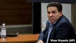 Naser Kelmendi gjatë shpalljes së aktgjykimit më 1 shkurt 2018 në Gjykatën Themelore të Prishtinës.

