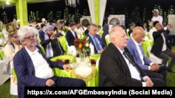Ambasadori serb, Sinisha Paviq (i pari nga e majta), në një video të publikuar në rrjetin social X nga Ambasada e Afganistanit në Nju Delhi.