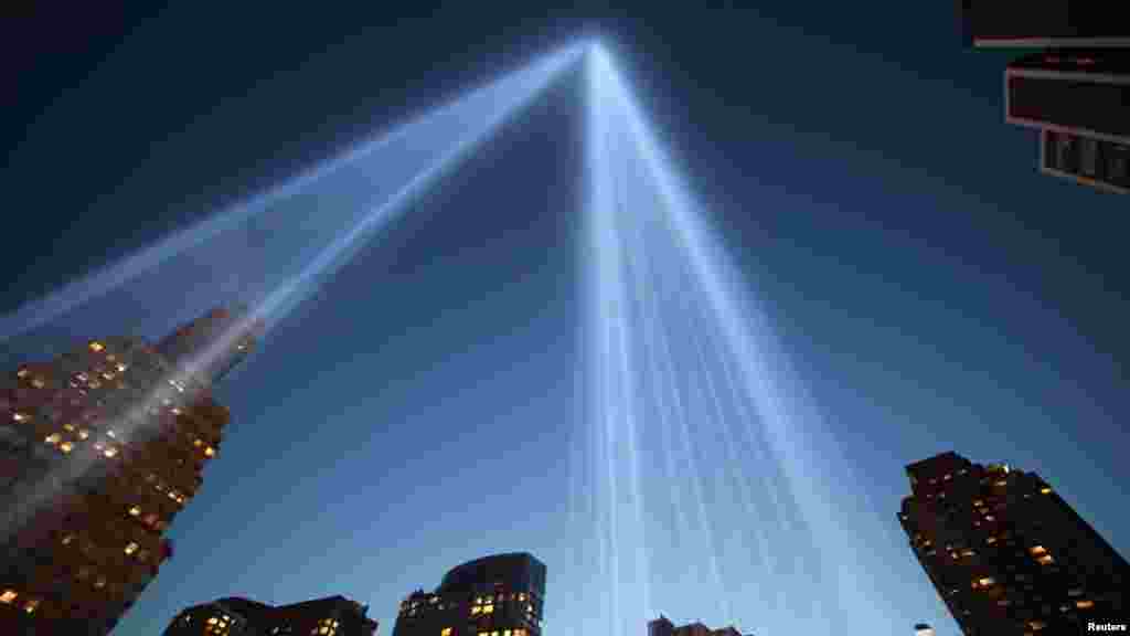 The Tribute in Light illuminates the sky over Lower Manhattan in remembrance of the 9/11 attacks on their 11th anniversary. (Reuters/Eric Thayer)