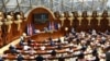 Собранието ги донесе антикризните мерки, гласаа и пратеници во скафандери 