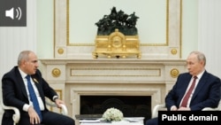 Премьер-министр Армении Никол Пашинян (слева) и президент России Владимир Путин 