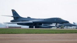 بمب‌افکن بی-۱بی آمریکا در پایگاه نیروی هوایی سلطنتی فیرفورد در بریتانیا