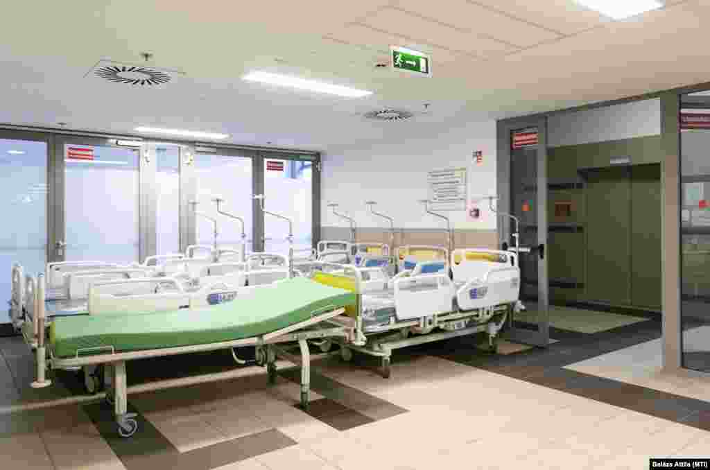 A betegellátásba bevonható üres ágyak Nyíregyházán, a Jósa András Oktatókórházban 2021. április 2-án.