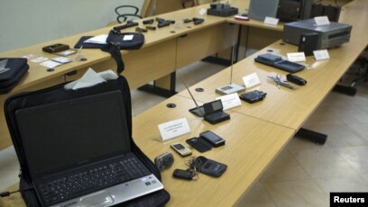 Qora tanlilar porno filmlarni oziga tortadi