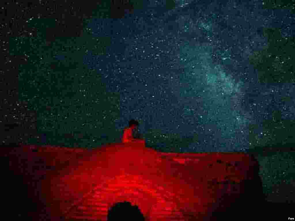 آسمان شب کویر و ...