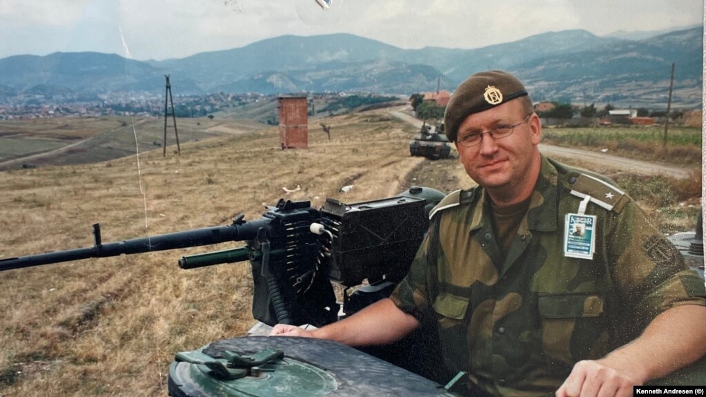 Kenneth Andresen gjatë shërbimit të tij në Kosovë në kuadër të KFOR-it më 1999. 