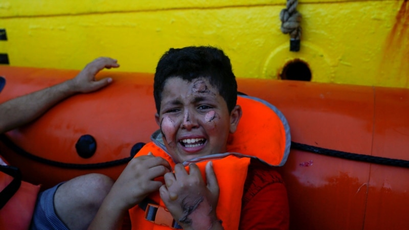 Четири деца загинаа во потонат чамец кај грчкиот остров Хиос

