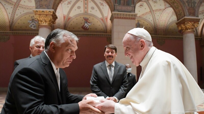 Рим папасы Венгрияга барып, премьер Орбан менен жолукту