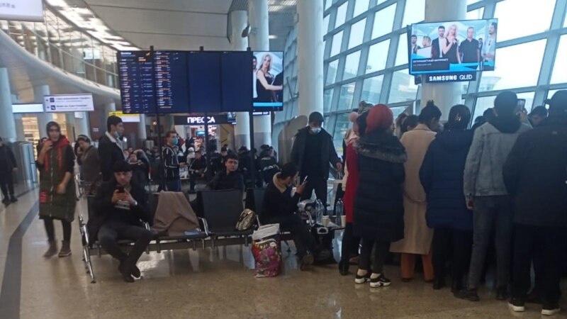 Adam hukuklaryny goraýjylar aeroportda galýan türkmen aktiwisti barada rus häkimiýetlerine ýüzlendiler