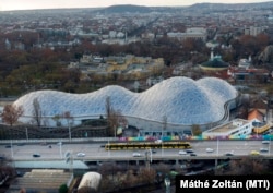 Az épülő Biodóm 2020. december 29-én. A tervezett Pannon Park főépülete lenne a Biodóm, az egész beruházás megkapta a korábbi Vidámpark 6,5 hektáros területét is