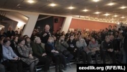 12 февраль куни "Илҳом" театри тақдири бўйича Тошкентда махсус матбуот анжумани ўтказилди.