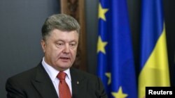 Ukrainanyň prezident Petro Poroşenko ÝB-niň resmileri bilen duşuşygynyň yzýany, 27-nji aprel, 2015. 