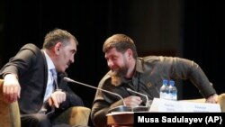 Глава Ингушетии Юнус-Бек Евкуров (слева) и глава Чечни Рамзан Кадыров.