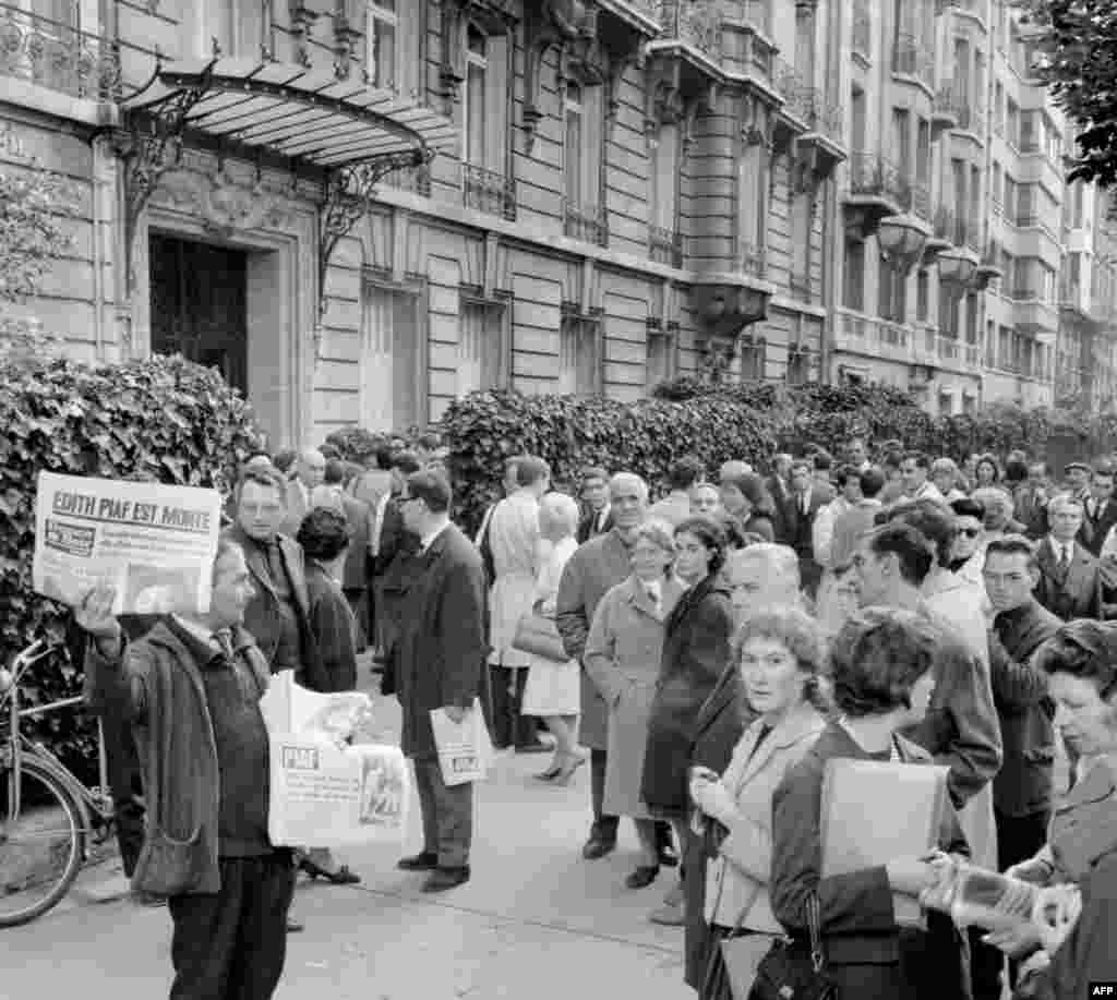 On October 11, 1963 a crowd gathered near the Paris home of Piaf after the news of her death.