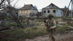 Військовослужбовець 49-го окремого штурмового батальйону ЗСУ «Карпатська Січ» у Костянтинівці, Донецька область, 7 грудня 2025 року