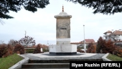  Тюркян чешма е издигната през 1990 година в памет на убитата на 26 декември 1984 година Тюркян 